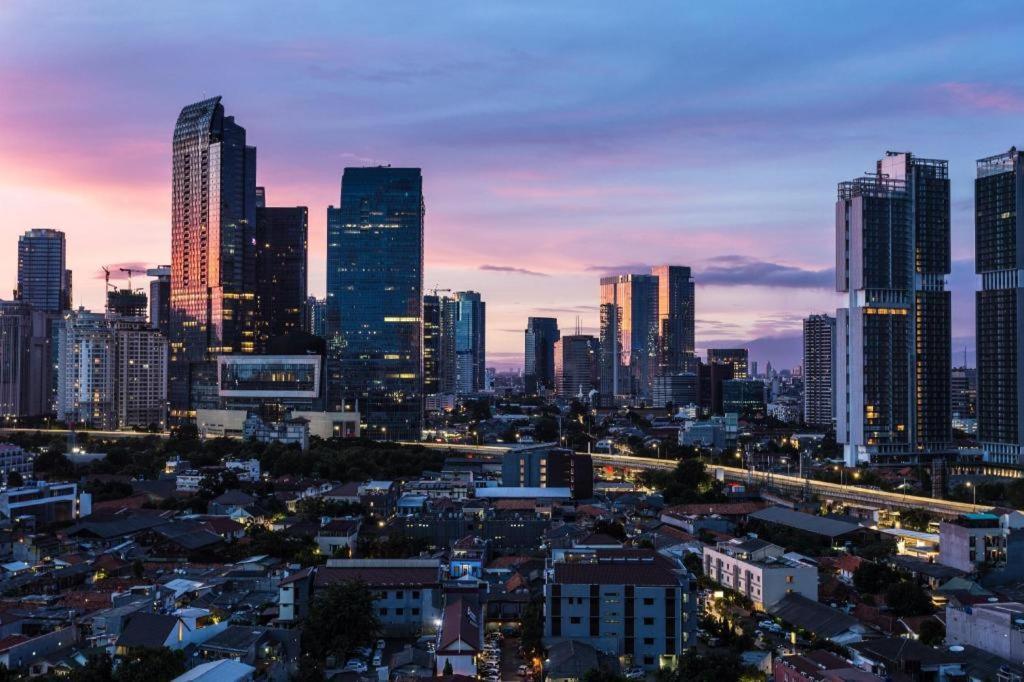 Amos Cozy Hotel Melawai Jakarta Exterior photo