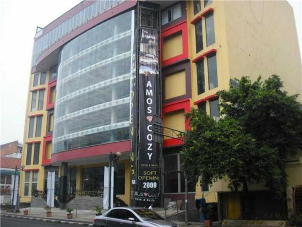 Amos Cozy Hotel Melawai Jakarta Exterior photo