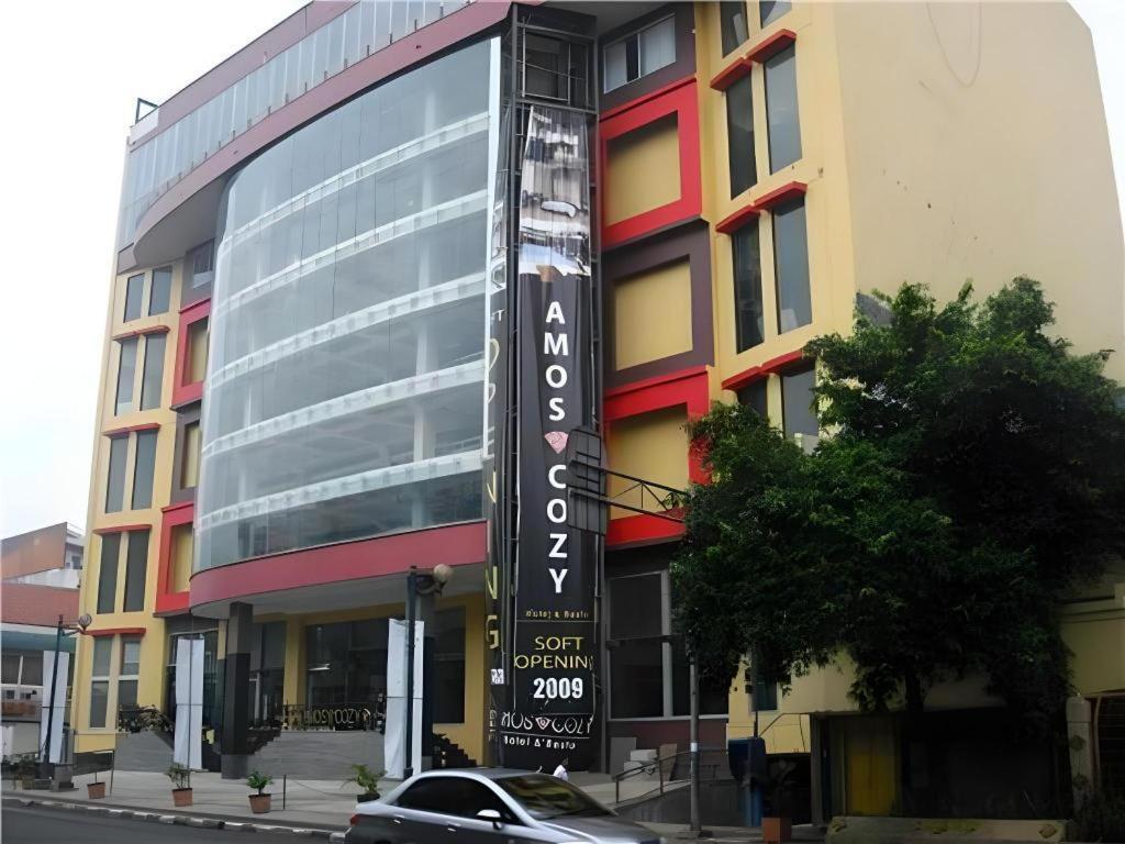 Amos Cozy Hotel Melawai Jakarta Exterior photo