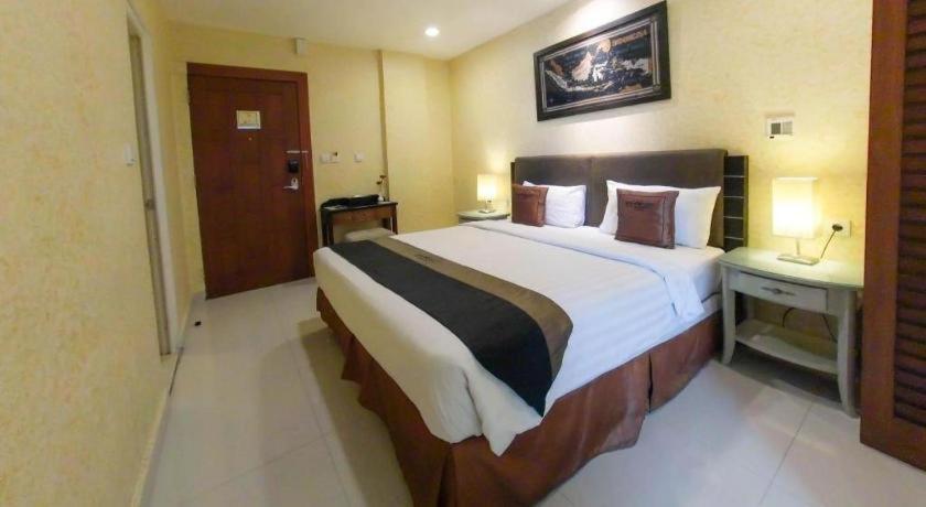 Amos Cozy Hotel Melawai Jakarta Exterior photo