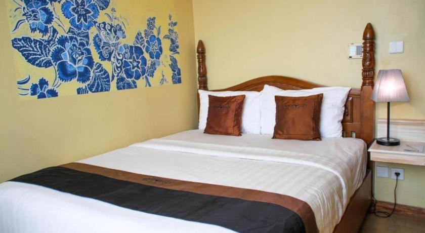 Amos Cozy Hotel Melawai Jakarta Exterior photo