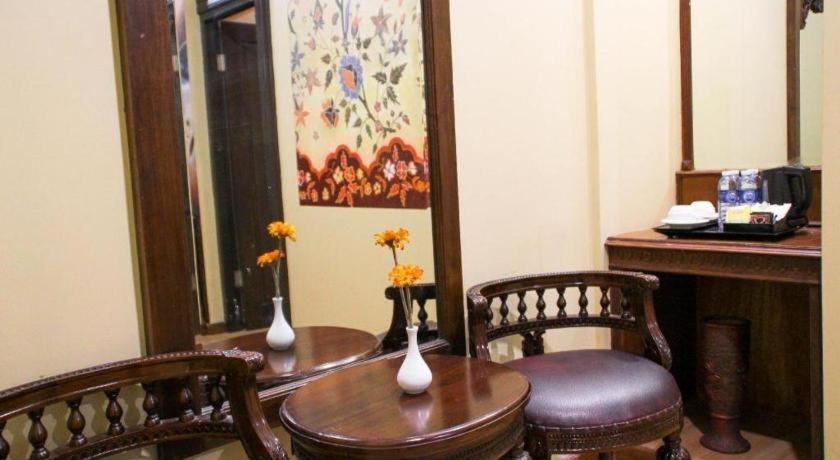 Amos Cozy Hotel Melawai Jakarta Exterior photo