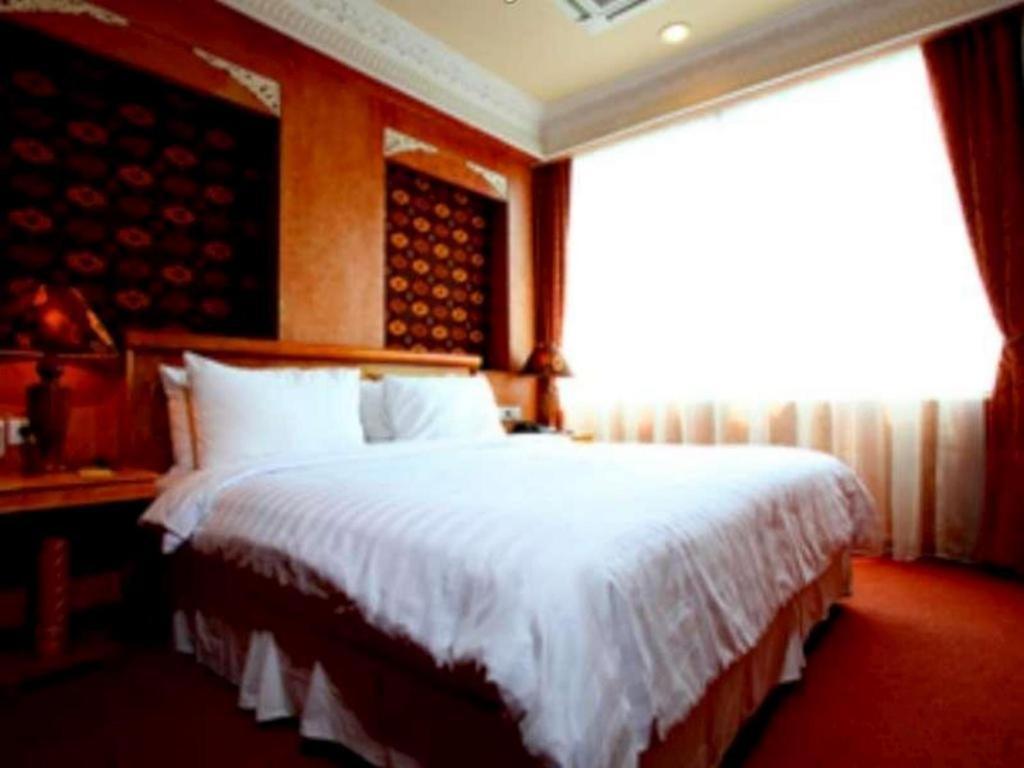 Amos Cozy Hotel Melawai Jakarta Exterior photo