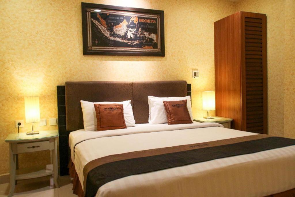 Amos Cozy Hotel Melawai Jakarta Exterior photo
