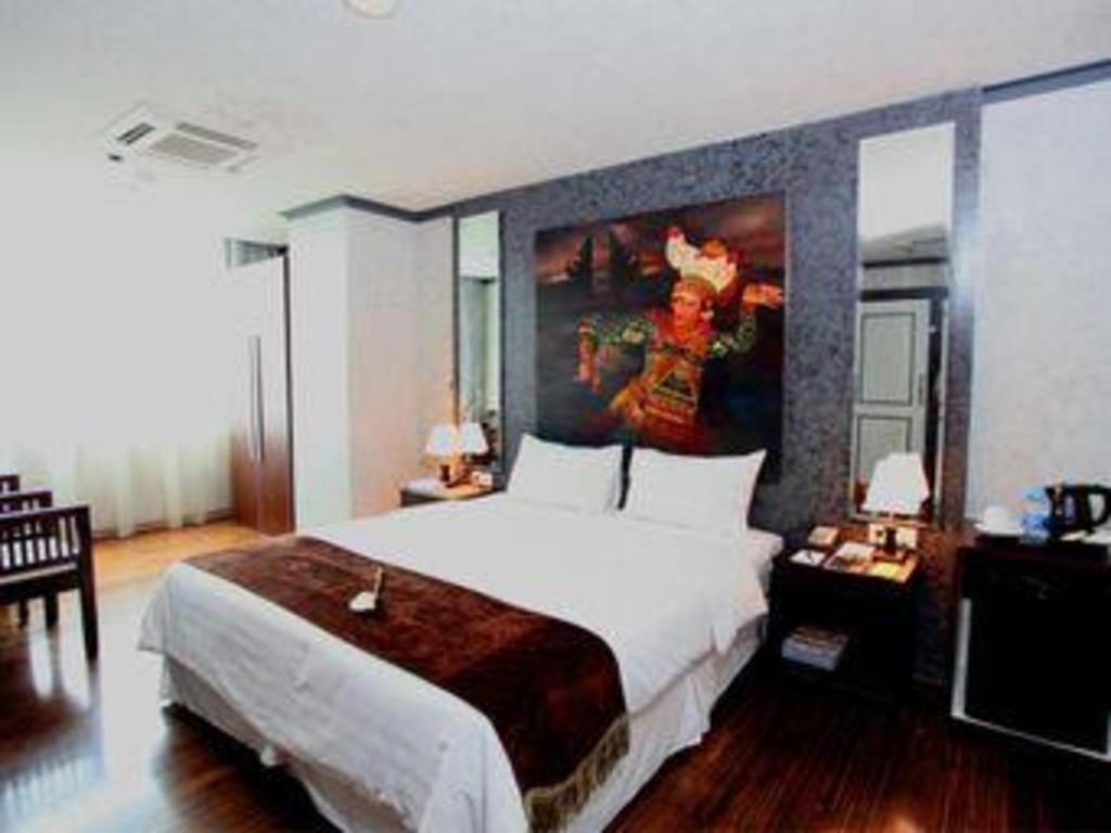 Amos Cozy Hotel Melawai Jakarta Exterior photo