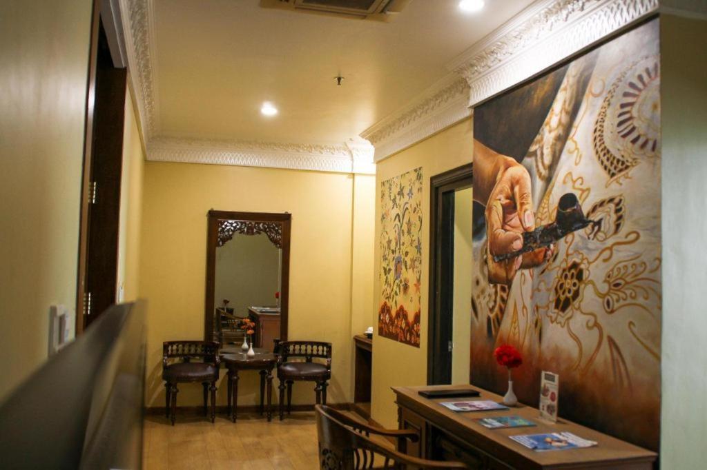 Amos Cozy Hotel Melawai Jakarta Exterior photo