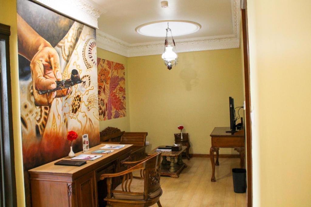 Amos Cozy Hotel Melawai Jakarta Exterior photo
