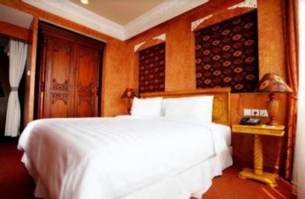 Amos Cozy Hotel Melawai Jakarta Exterior photo
